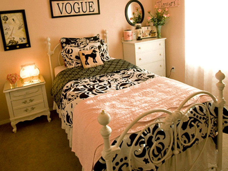 Girls Paris Bedroom
 How To Create A Charming Girl’s Room In Paris Style