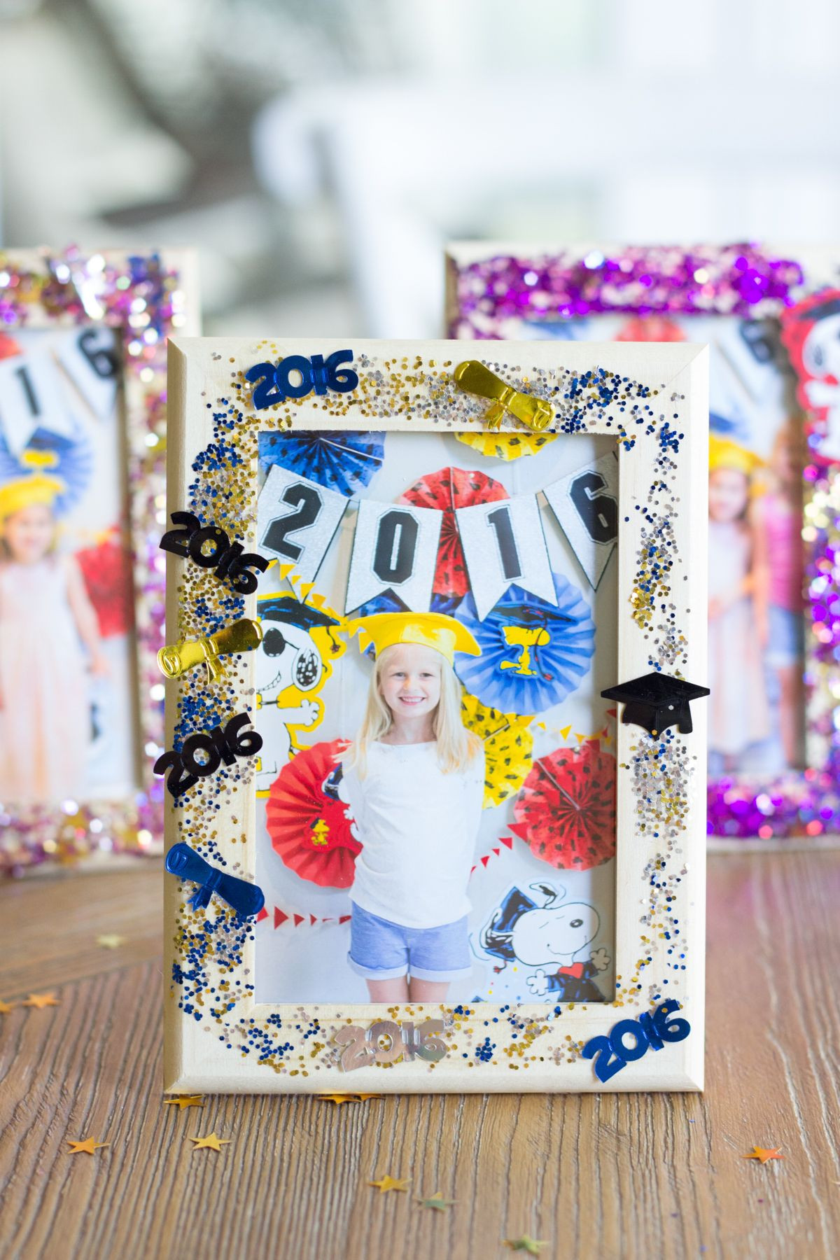 Graduation Party Activity Ideas
 DIY Glittered Graduation Frames