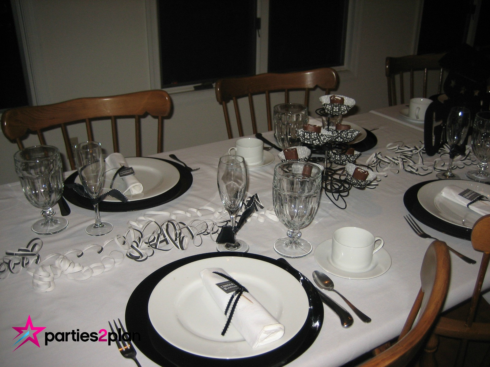 Graduation Party Table Setting Ideas
 Tablescape Graduation Family Dinner Party Table