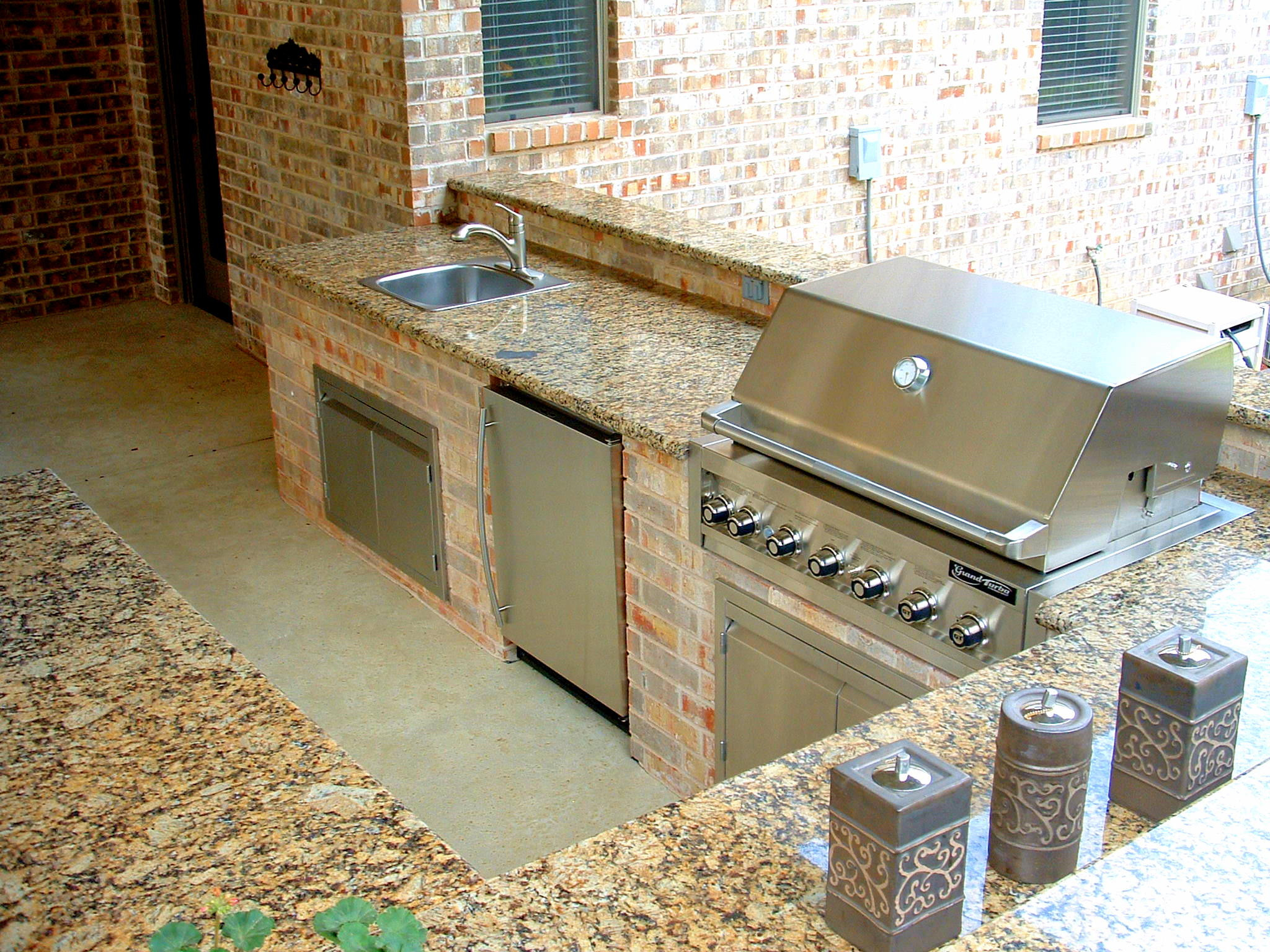 Granite Outdoor Kitchen
 Outdoor Kitchen Granite Portofino – Edge Stoneworks