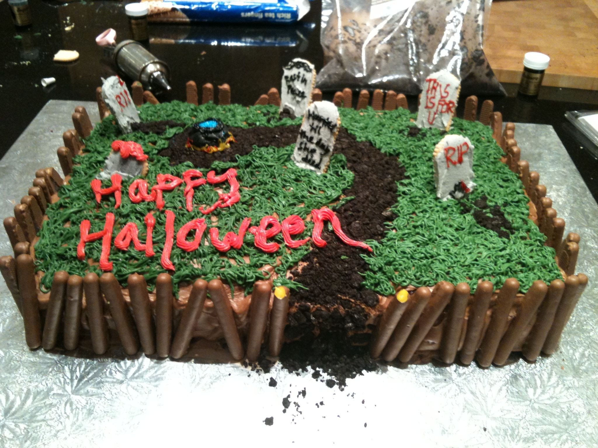 Graveyard Cakes Halloween
 Peanut Butter And Chocolate Graveyard Dirt Cake Recipe