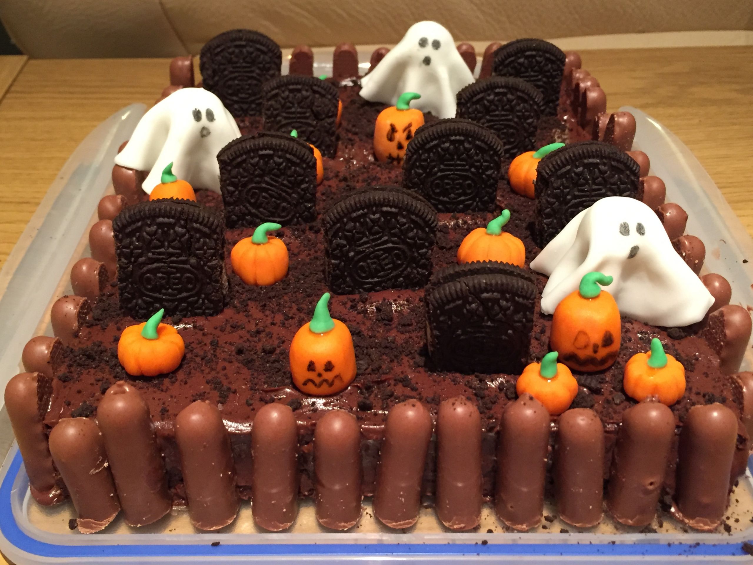 Graveyard Cakes Halloween
 Brownies