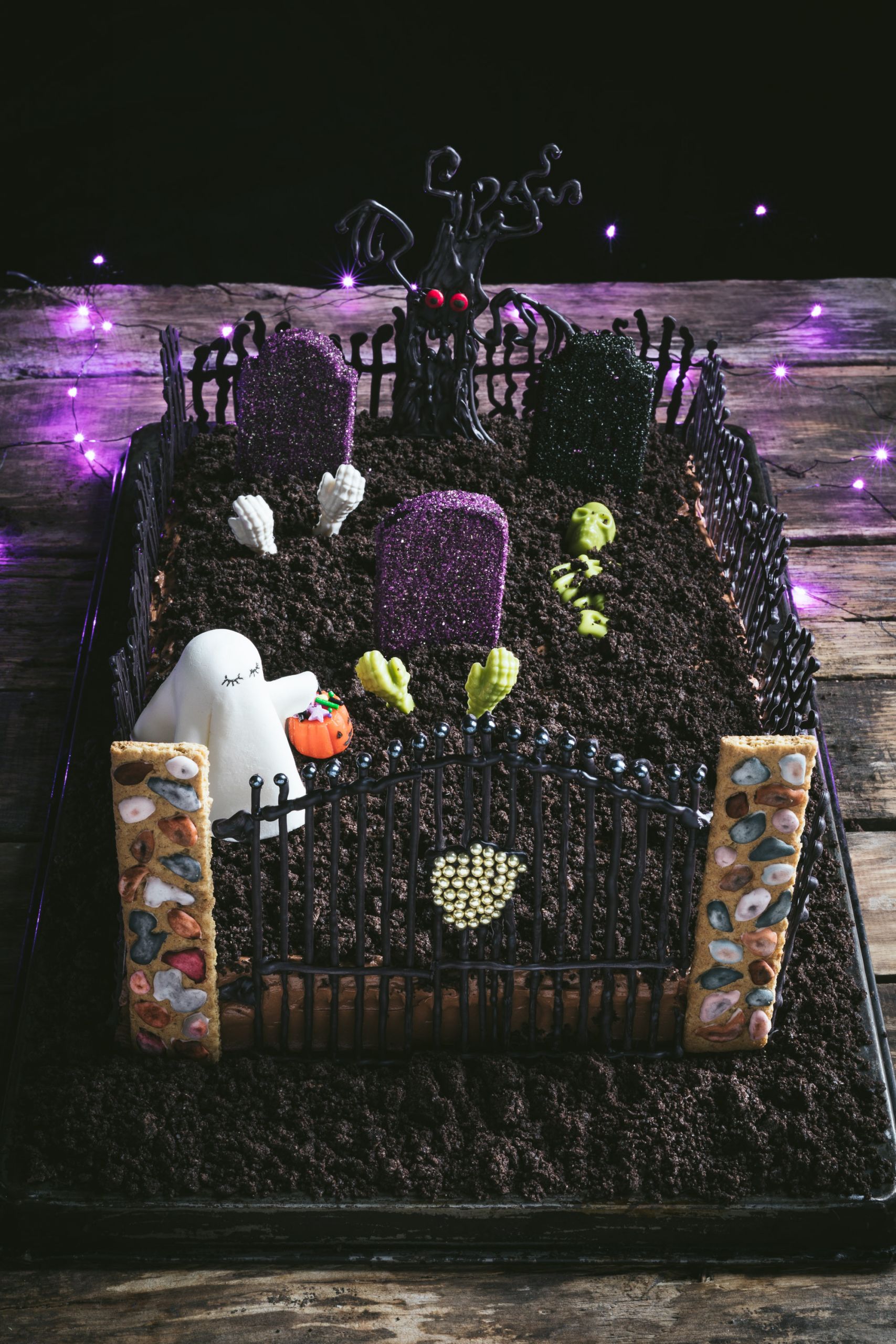 Graveyard Cakes Halloween
 Ghost in the Graveyard Halloween Cake