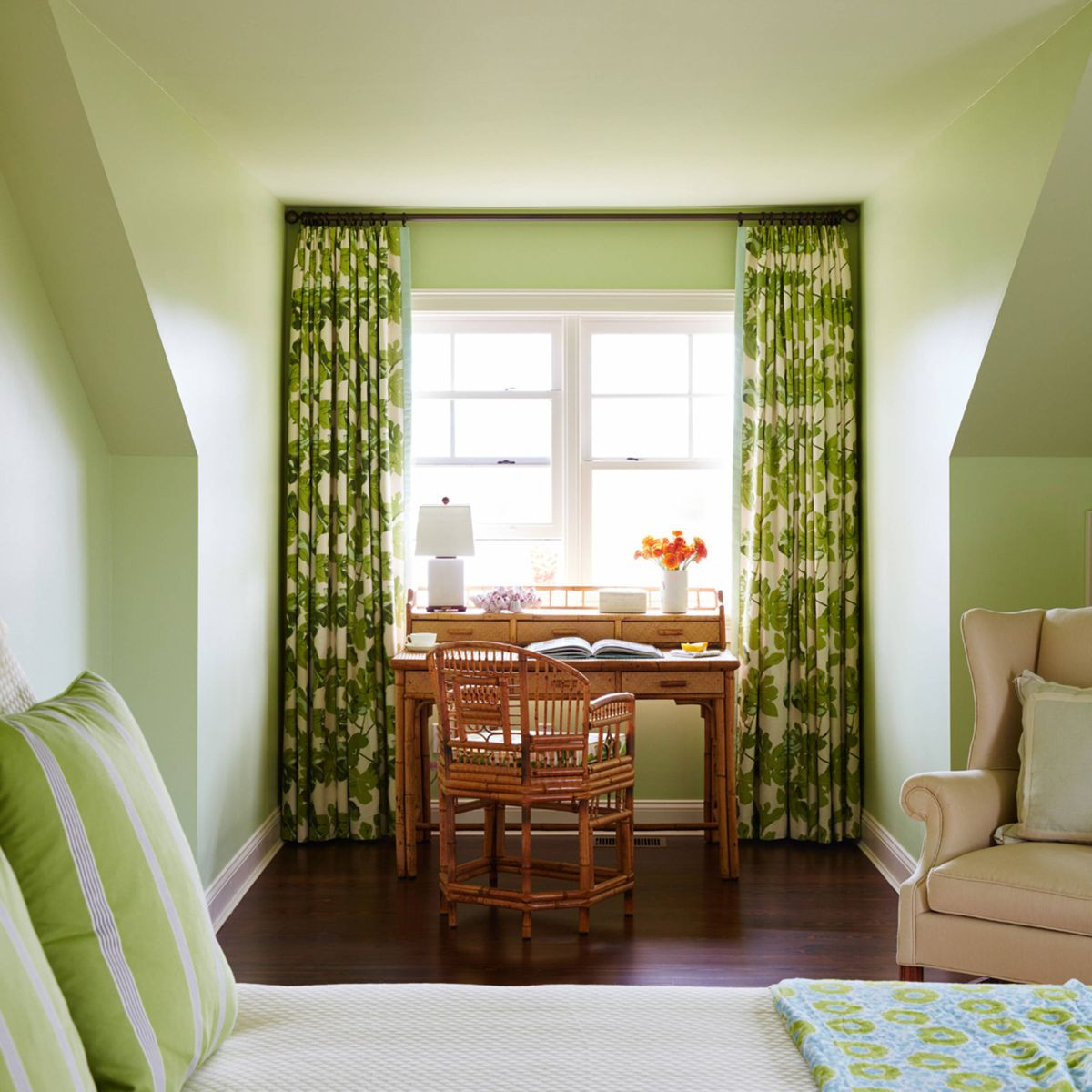 Green Paint For Bedroom
 The Four Best Paint Colors For Bedrooms