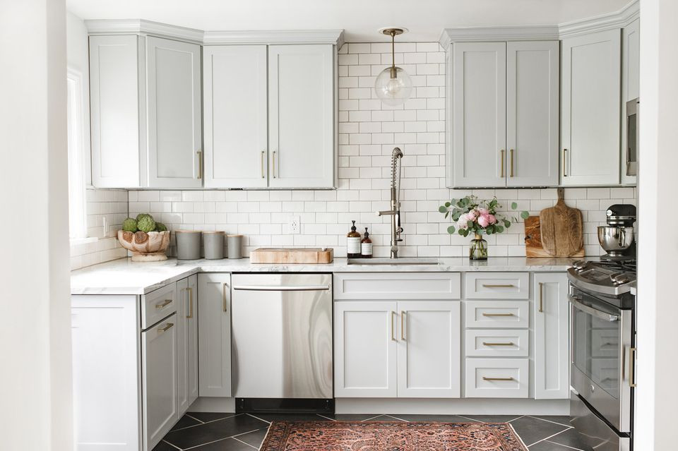 Grey Tile Kitchen
 21 Ways to Style Gray Kitchen Cabinets