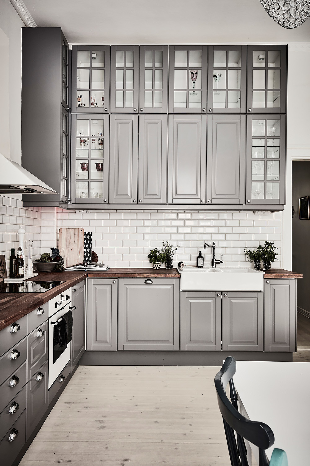 Grey Tile Kitchen
 20 Gorgeous Kitchen Cabinet Color Ideas for Every Type of