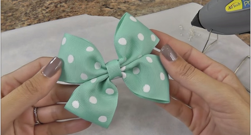 Hair Bow DIY
 Easy DIY Hair Bow Tutorial DIY Projects for Teens