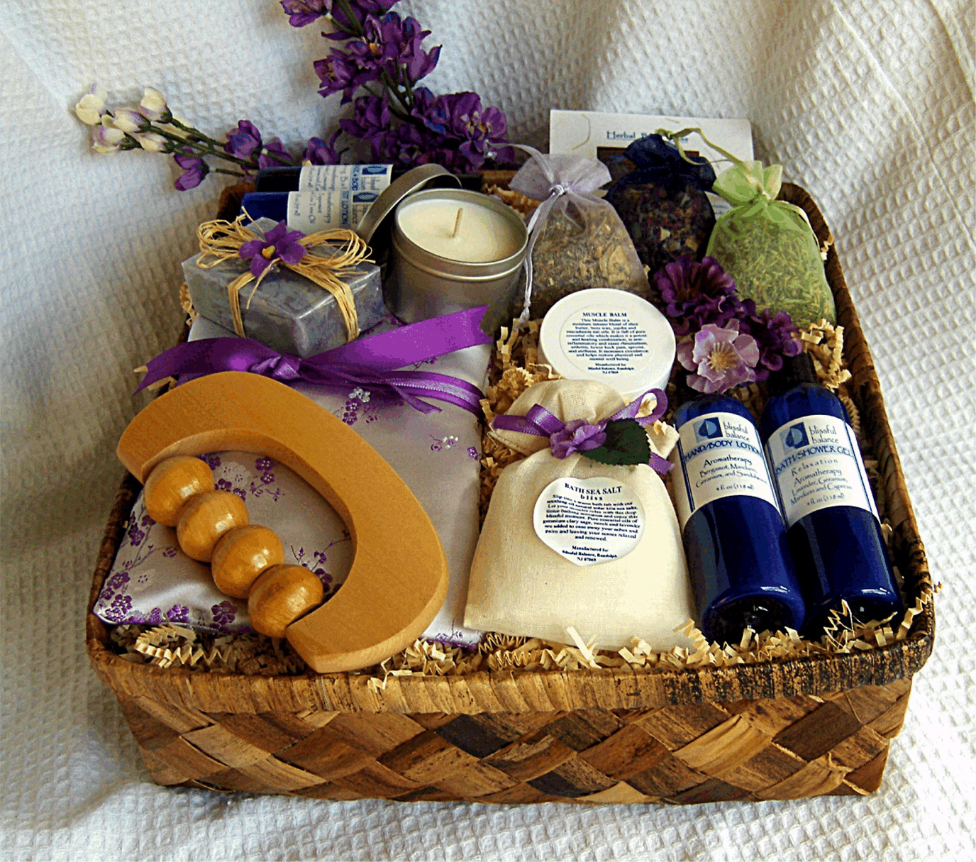 Hair Stylist Gift Basket Ideas
 Skin And Hair Care Gift Basket 1376×1215