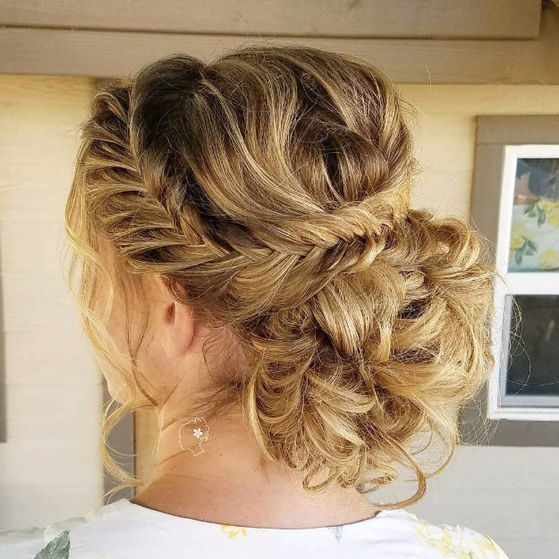 Hairstyles For Wedding Bridesmaids
 24 Beautiful Bridesmaid Hairstyles For Any Wedding The