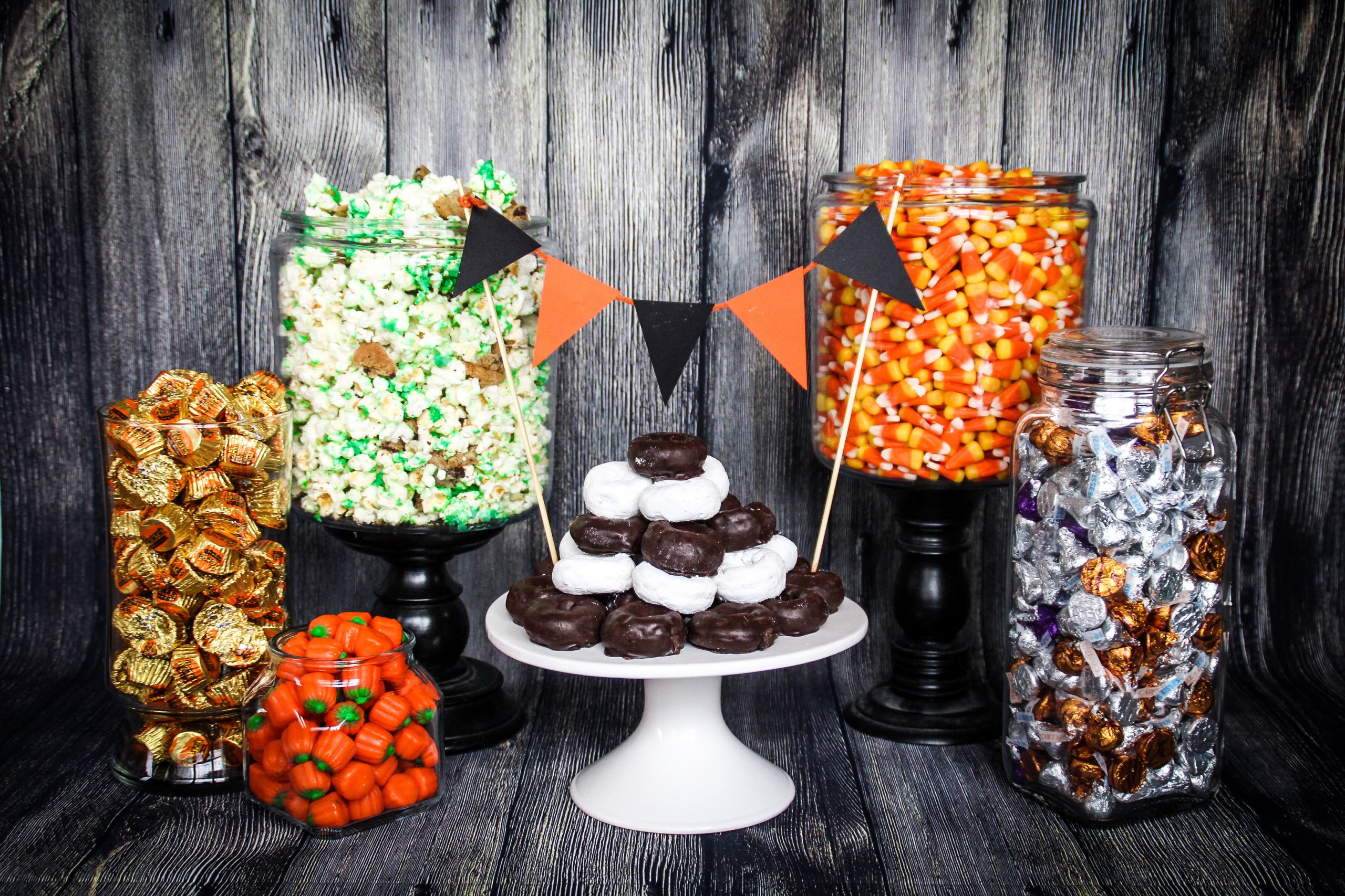 Halloween Candy Table
 Halloween Candy Party Table 20 The DIY Lighthouse