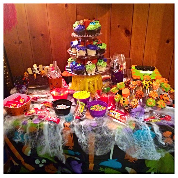 Halloween Candy Table
 61 best Candy Table Ideas images on Pinterest