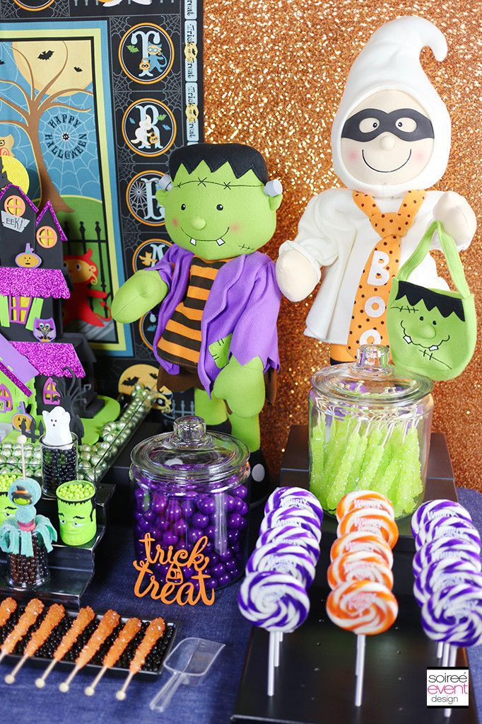 Halloween Candy Table
 How to Setup a Trick or Treat Halloween Candy Table