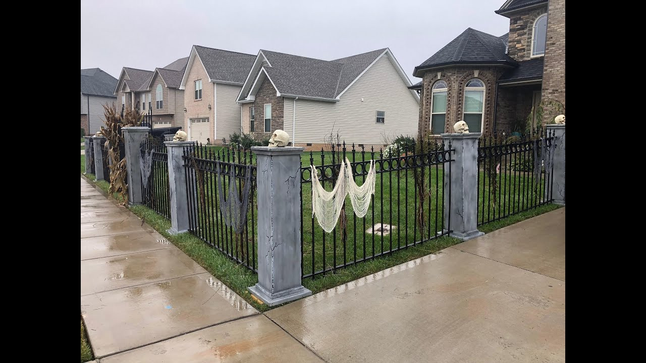 Halloween Cemetery Fence
 DIY Halloween Cemetery Fence