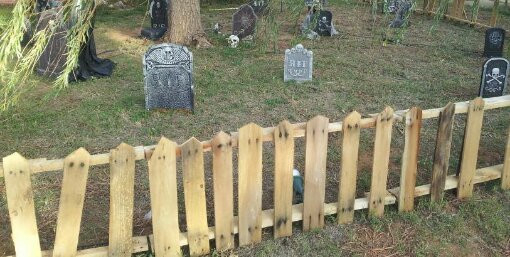 Halloween Cemetery Fence
 Halloween Cemetery Pallet Fence