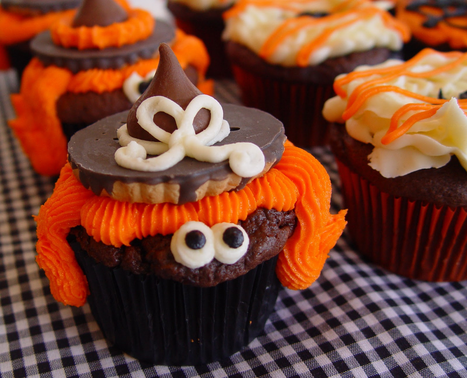 Halloween Cupcakes Ideas
 Spook tacular Halloween Cupcakes
