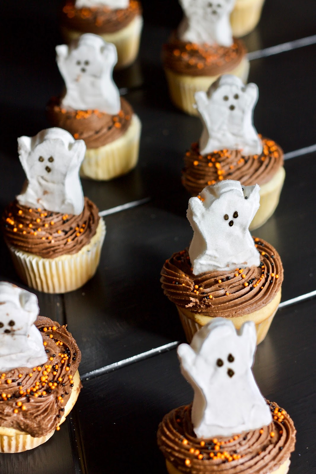 Halloween Cupcakes Pinterest
 HALLOWEEN CUPCAKES bellarosabakingco