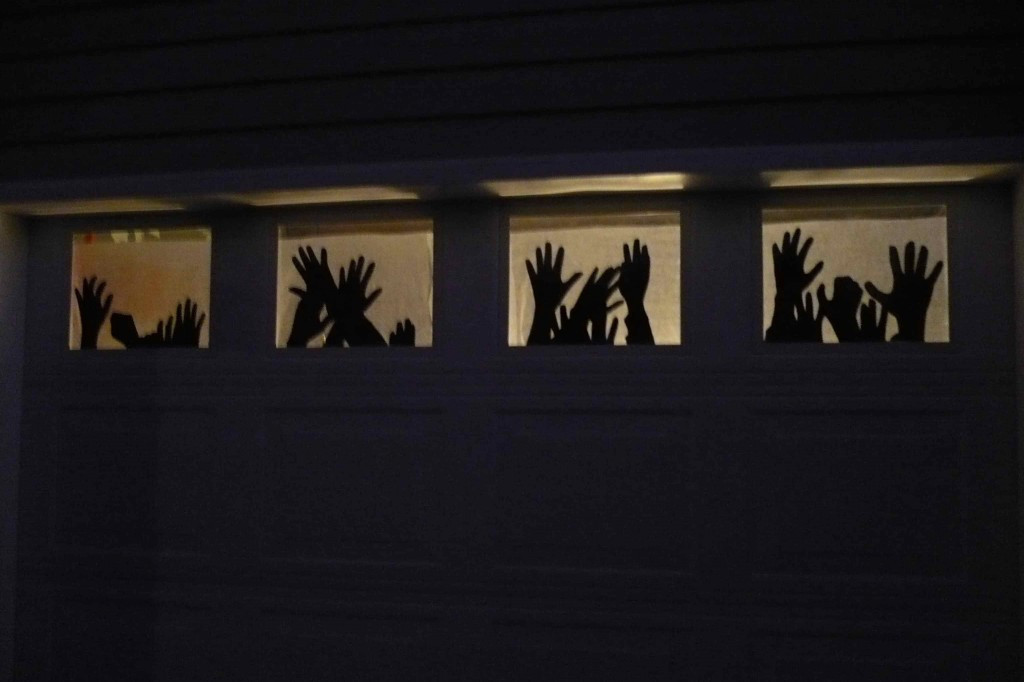 Halloween Garage Ideas
 Creepy Halloween Decor REASONS TO SKIP THE HOUSEWORK