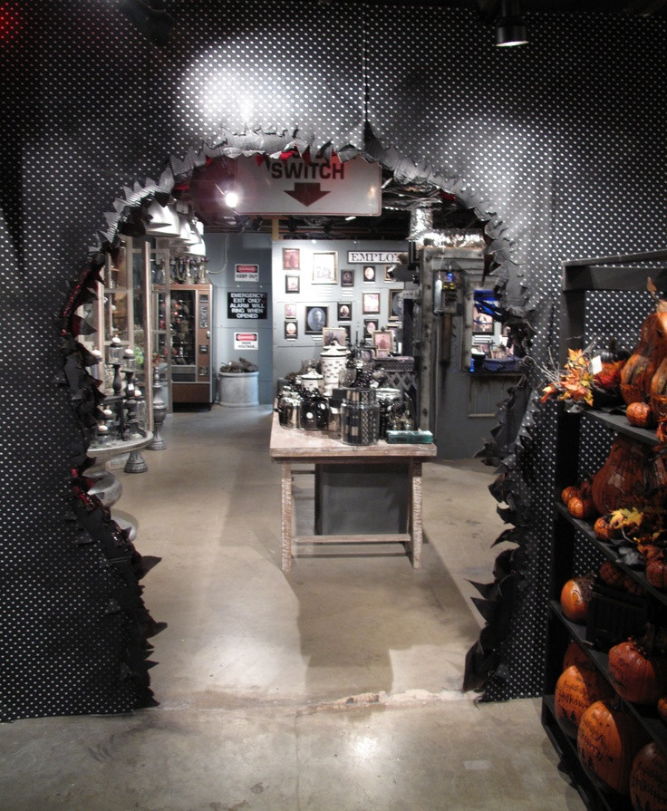 Halloween Garage Ideas
 235 best images about Halloween 4 Creepy Walls Floors