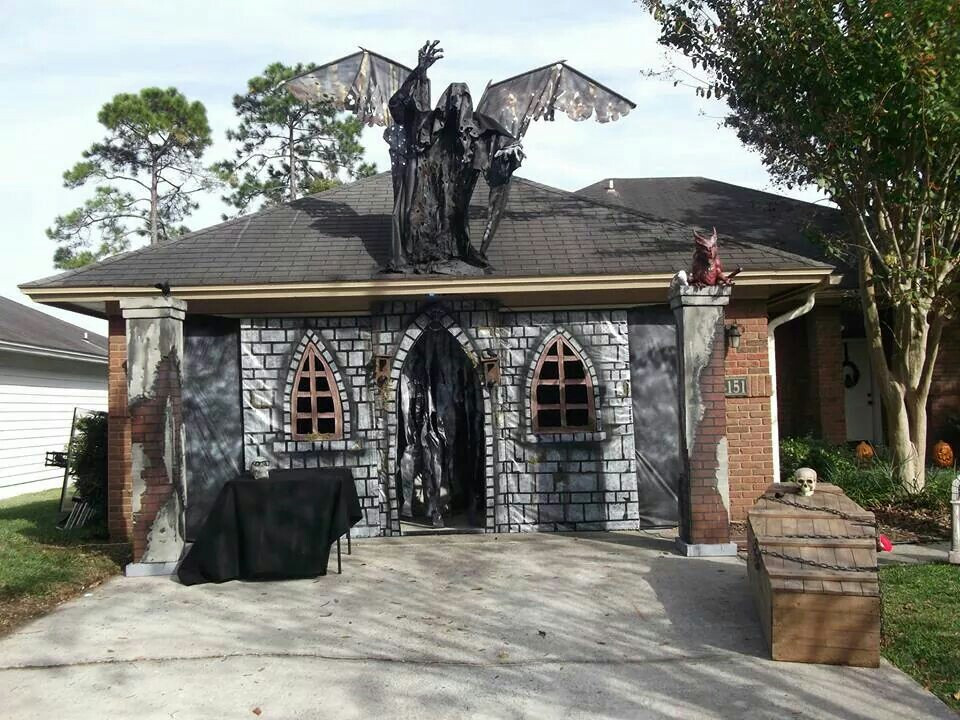 Halloween Garage Ideas
 How to Turn Your House into a Haunted House for Halloween