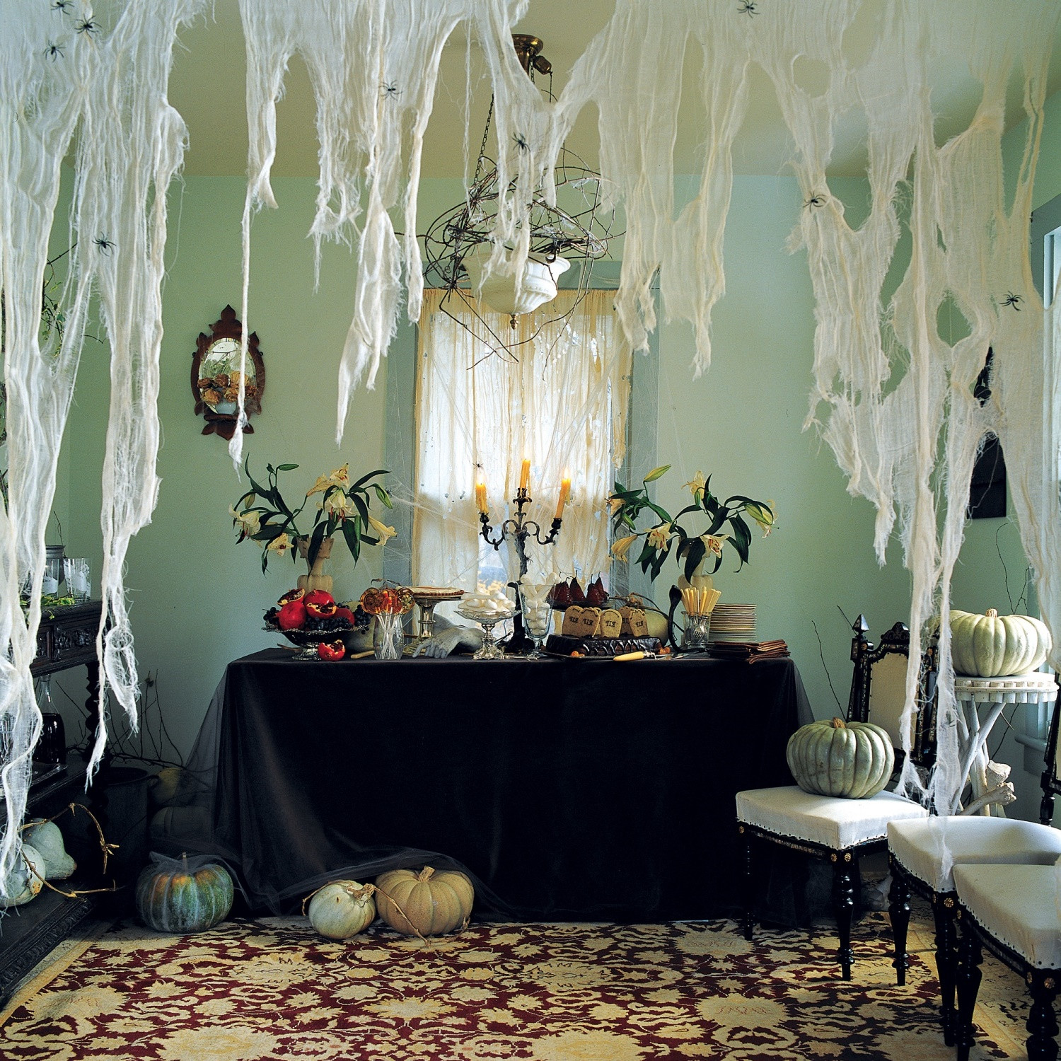 Halloween Indoor Decorations
 CREATIVE HANDMADE INDOOR HALLOWEEN DECORATIONS