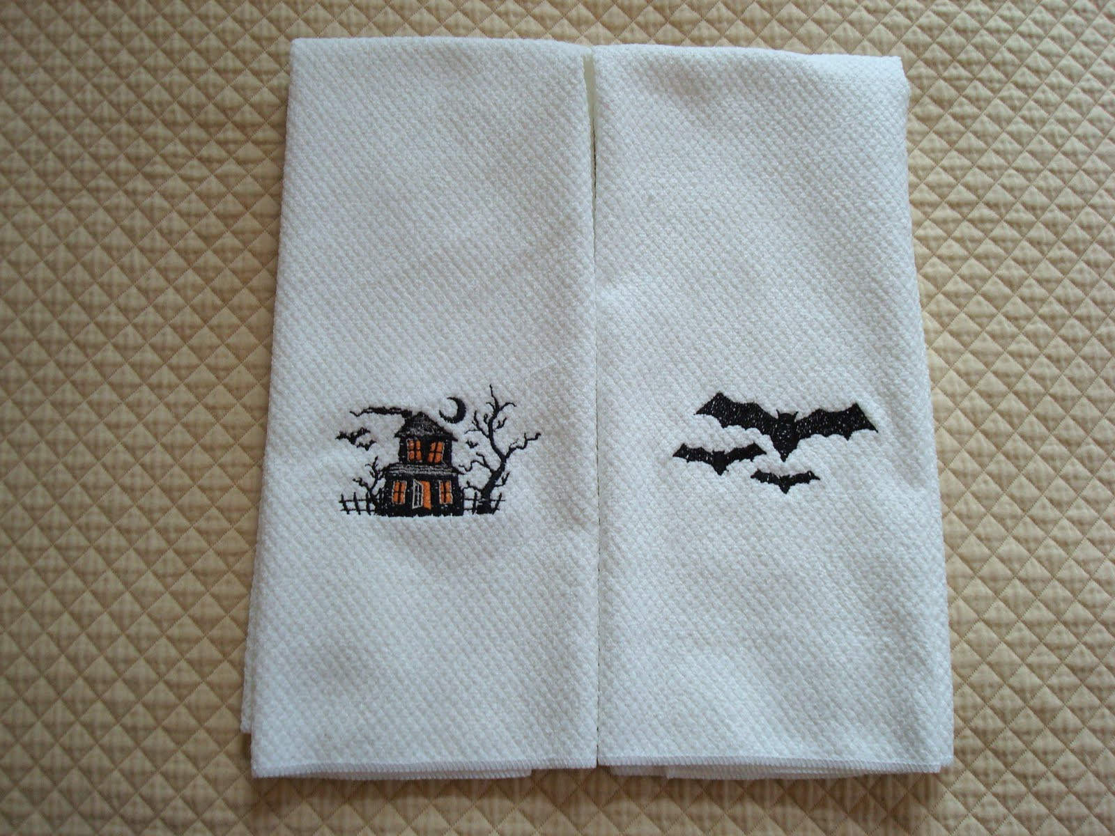 Halloween Kitchen Towels
 Closet Crafter Halloween Kitchen Towels