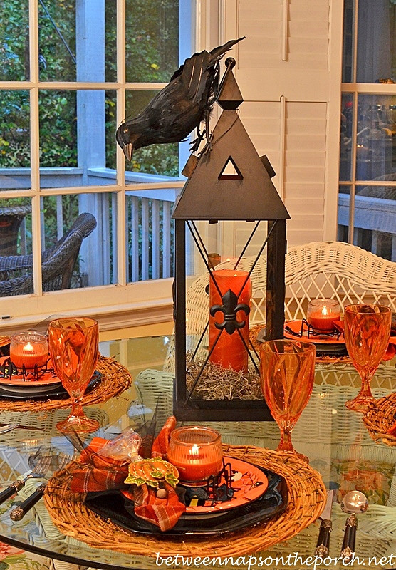 Halloween Table Settings
 Halloween Table Setting with Candlelight Centerpiece