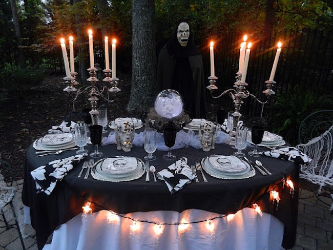 Halloween Table Settings
 20 Halloween Inspired Table Settings to Wow Your Dinner