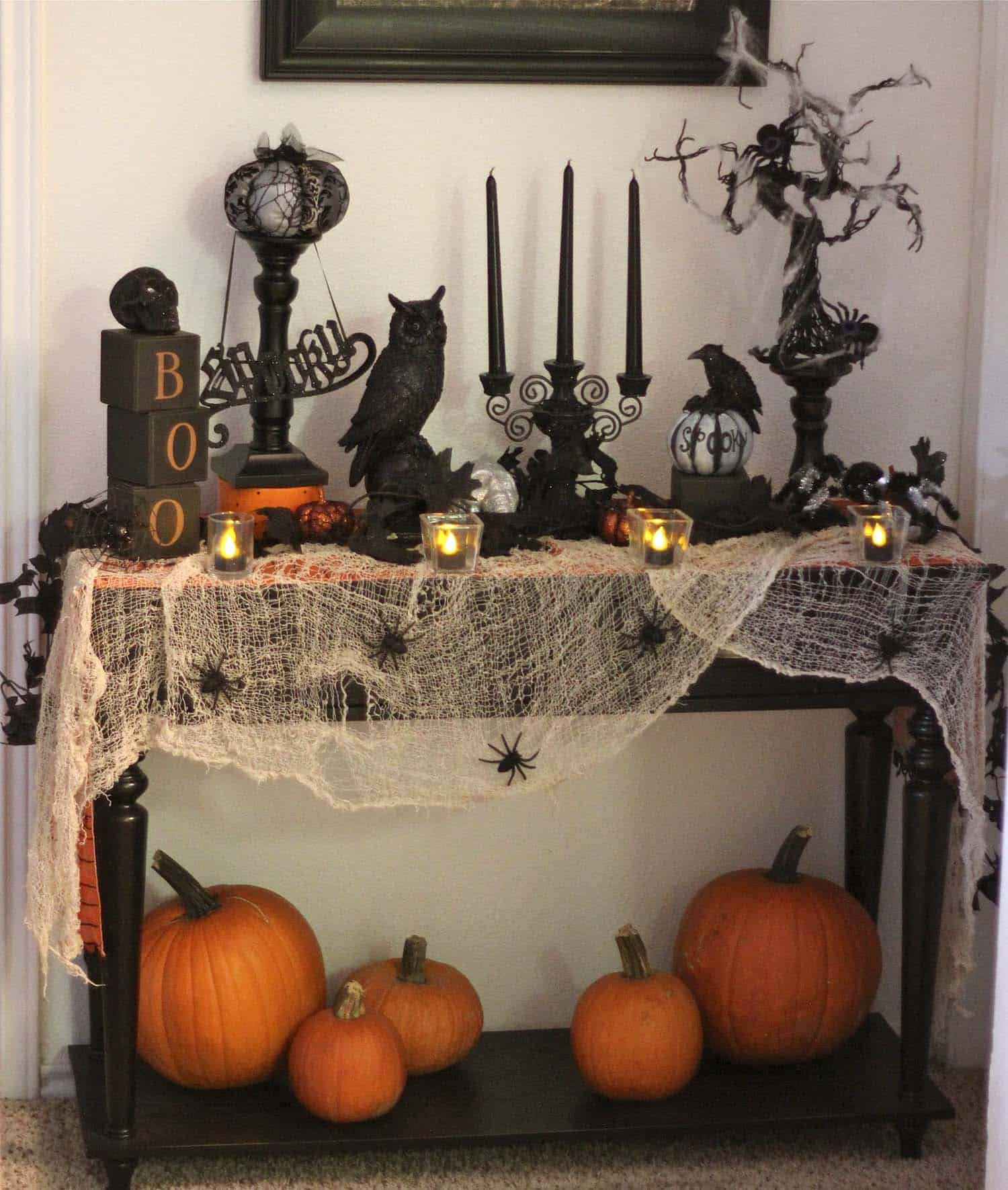 Halloween Table Settings
 25 Ideas To Style Your Console Table With Spooky Halloween