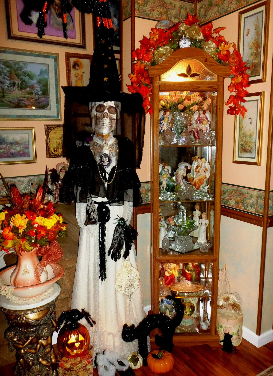 Halloween Table Ware
 20 Stunning Halloween Room Decorations Ideas Decoration Love