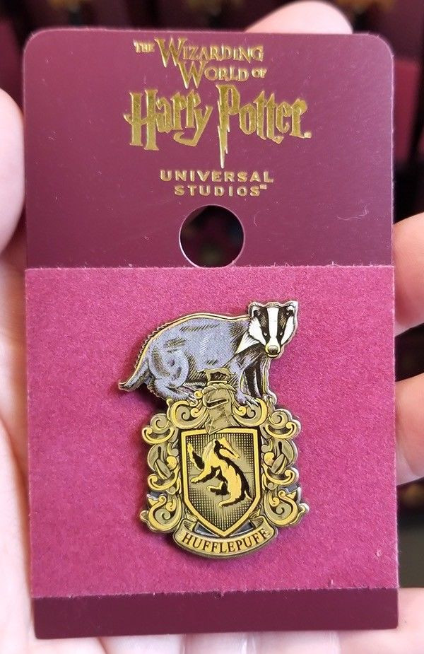 Harry Potter Pins
 Wizarding World of Harry Potter Trading Pin – Hufflepuff