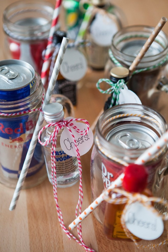 Holiday Drink Gift Ideas
 21 DIY Christmas Mason Jars to Gift or Decorate With Hot