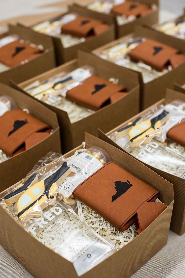 Holiday Gift Ideas For Clients
 VA Corporate Client Gift Boxes are a thoughtful way to say