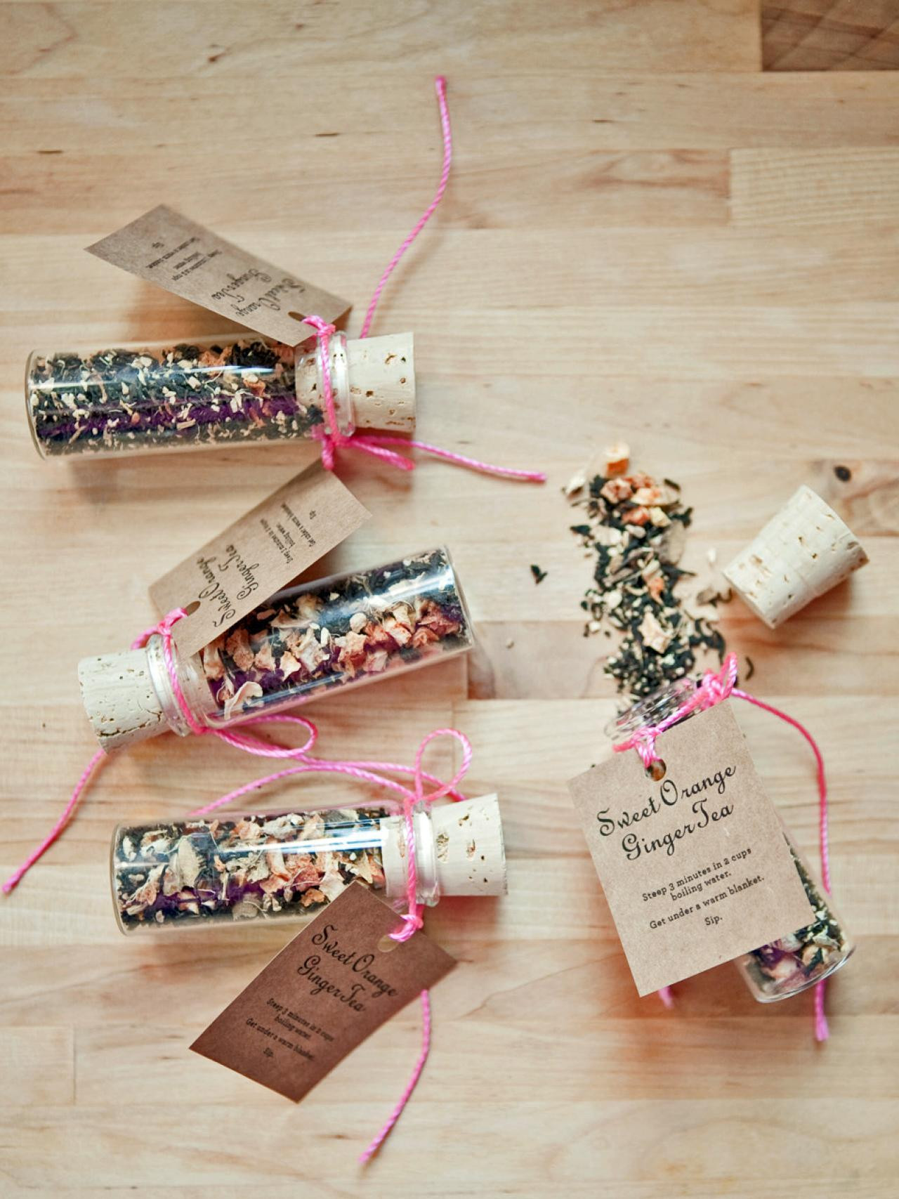 Holiday Party Gift Ideas
 30 Festive DIY Holiday Party Favors