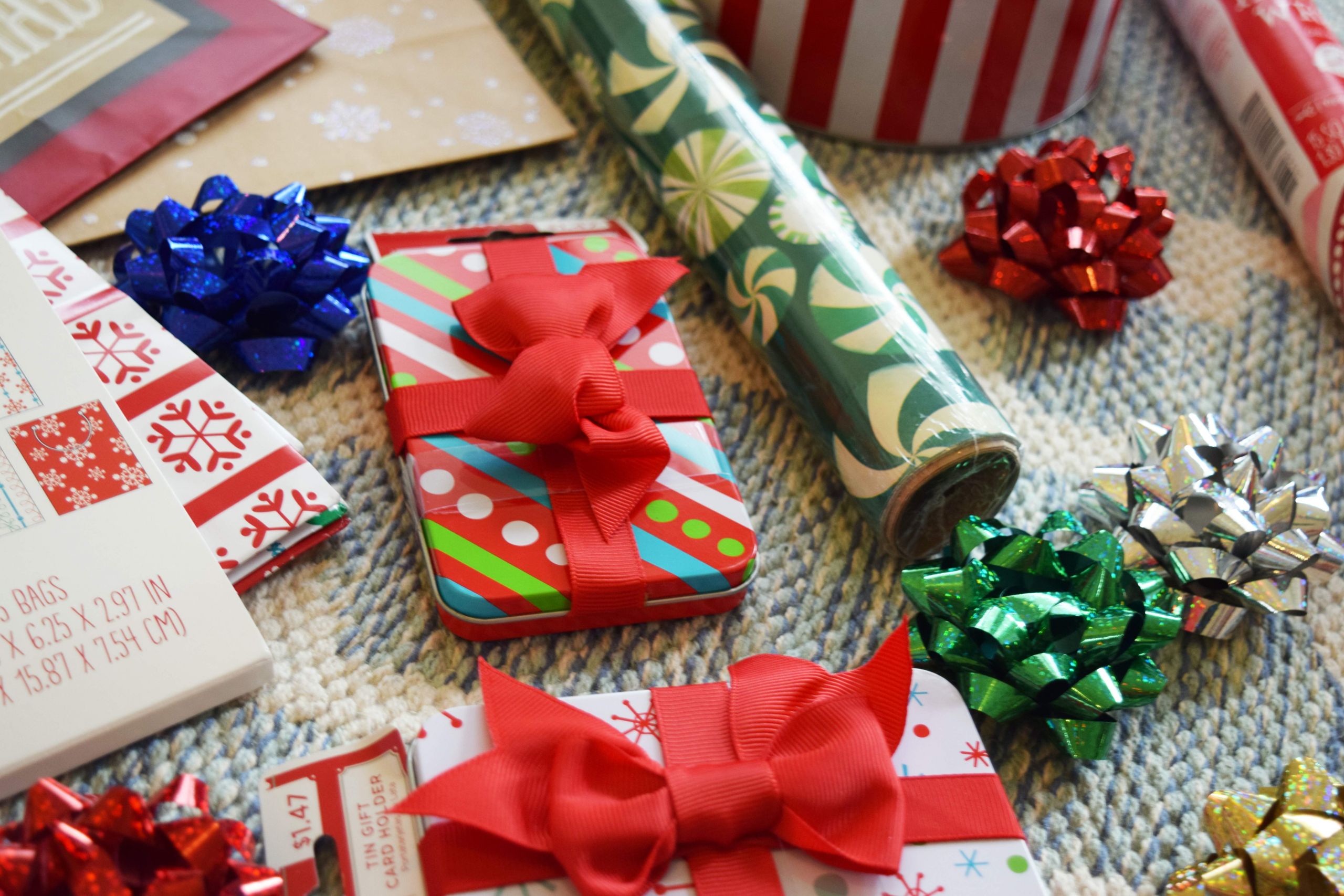 Holiday Party Gifts Ideas
 How To Throw The Best Gift Wrapping Party gen y girl