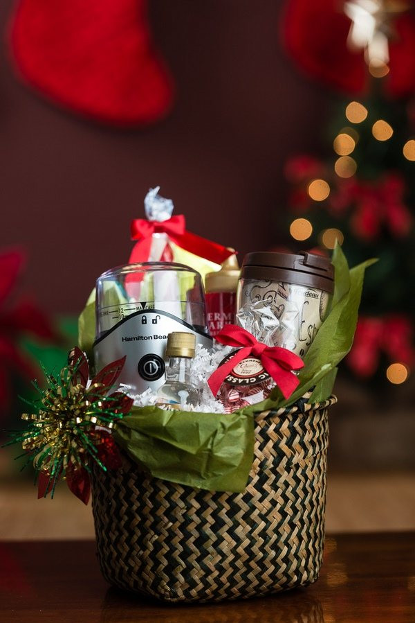Homemade Gift Baskets Ideas
 DIY Christmas t basket ideas – how to arrange and