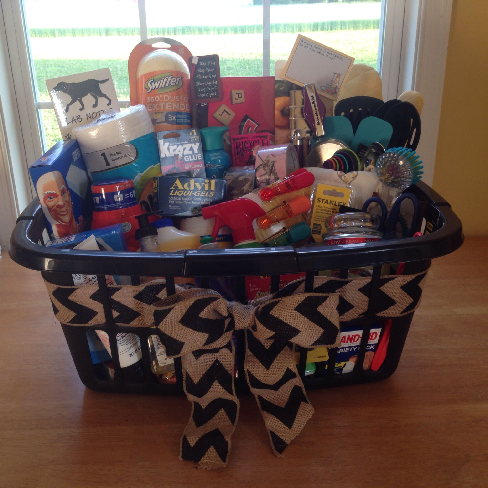 Homemade Housewarming Gift Basket Ideas
 Housewarming basket for some friends plete with