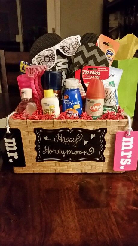 Honeymoon Gift Ideas Couples
 Wedding Gift Baskets for the Bride and Groom