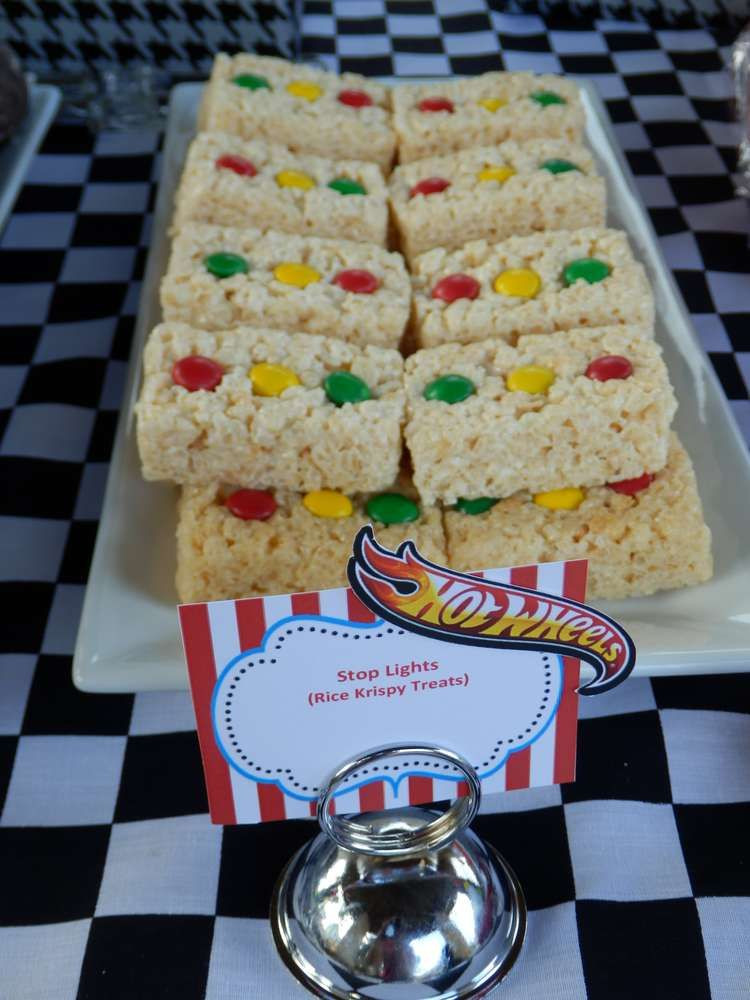 Hot Wheels Birthday Party Food Ideas
 Traffic light Rice Krispie treats at a Hot Wheels birthday