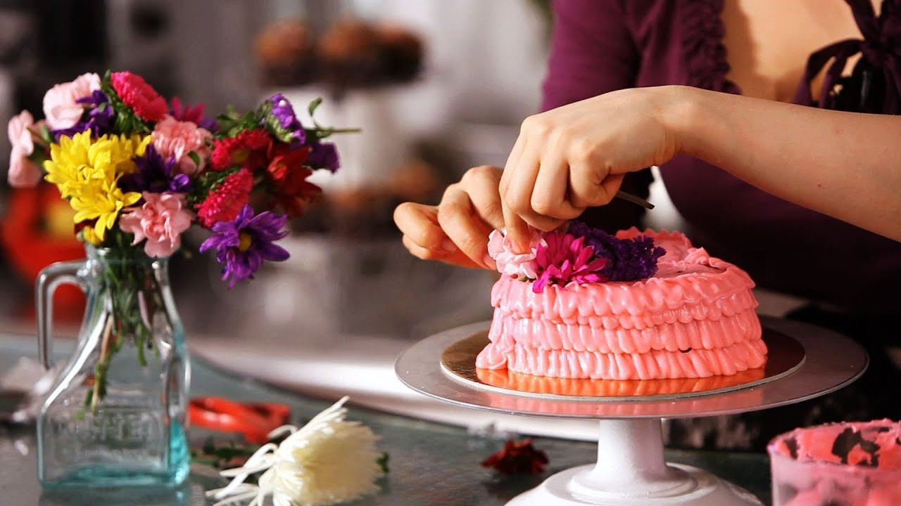 How To Decorate A Birthday Cake
 How to Decorate Cake with Fresh Flowers
