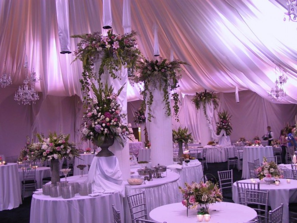 How To Decorate For A Wedding
 Inexpensive yet Elegant Wedding Reception Decorating Ideas