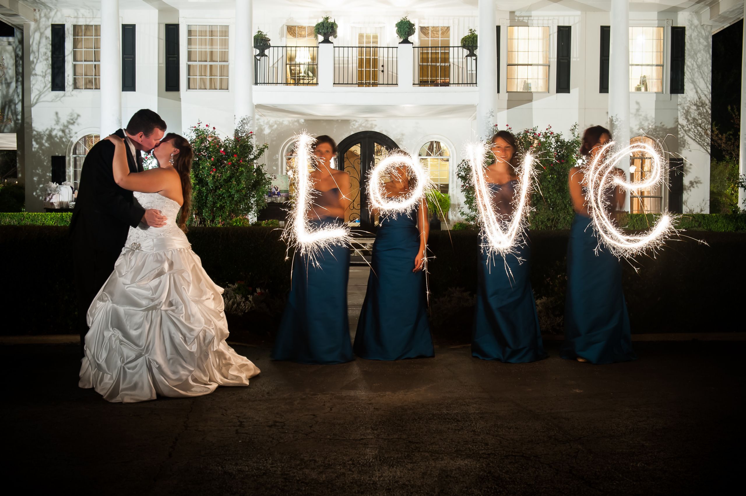 How To Use Sparklers At A Wedding
 How to Use Wedding Sparklers