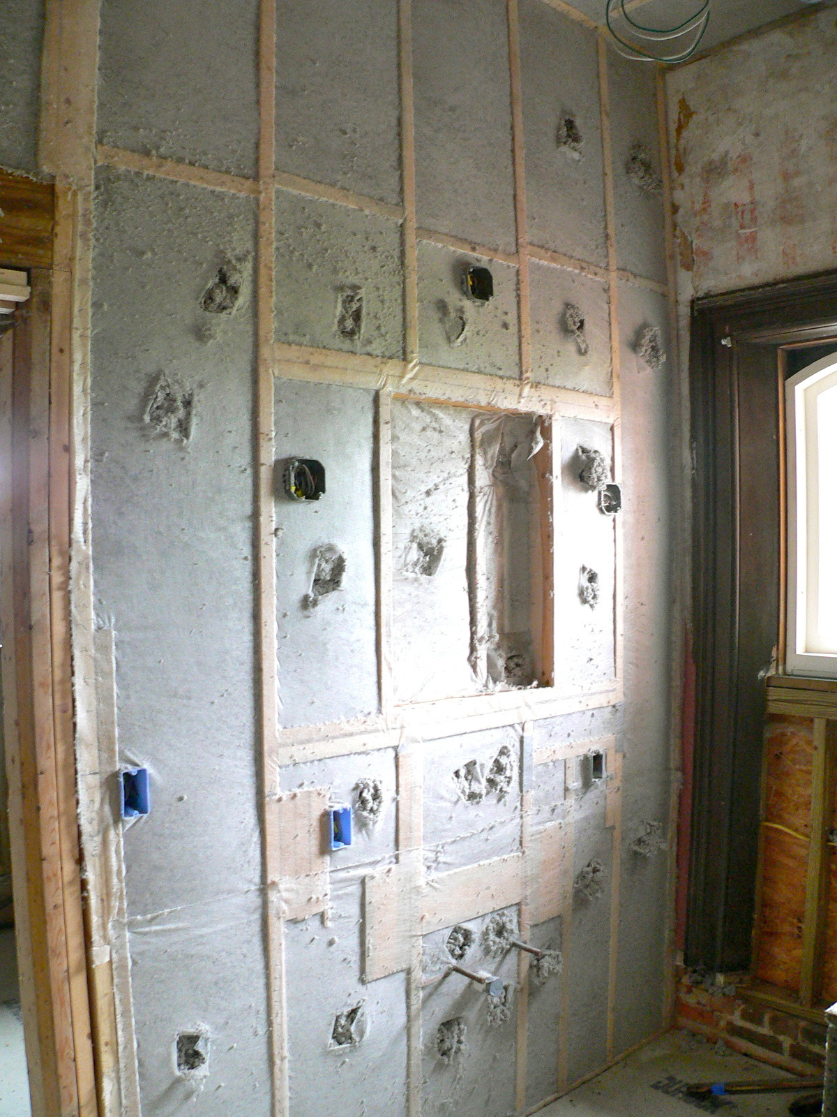 Insulating Bathroom Walls
 Blown in cellulose insulation in bath 2