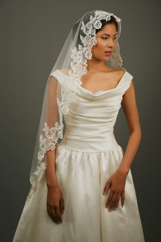 Italian Wedding Veils
 Italian Tulle & Lace Mantilla Veil – Richard Designs