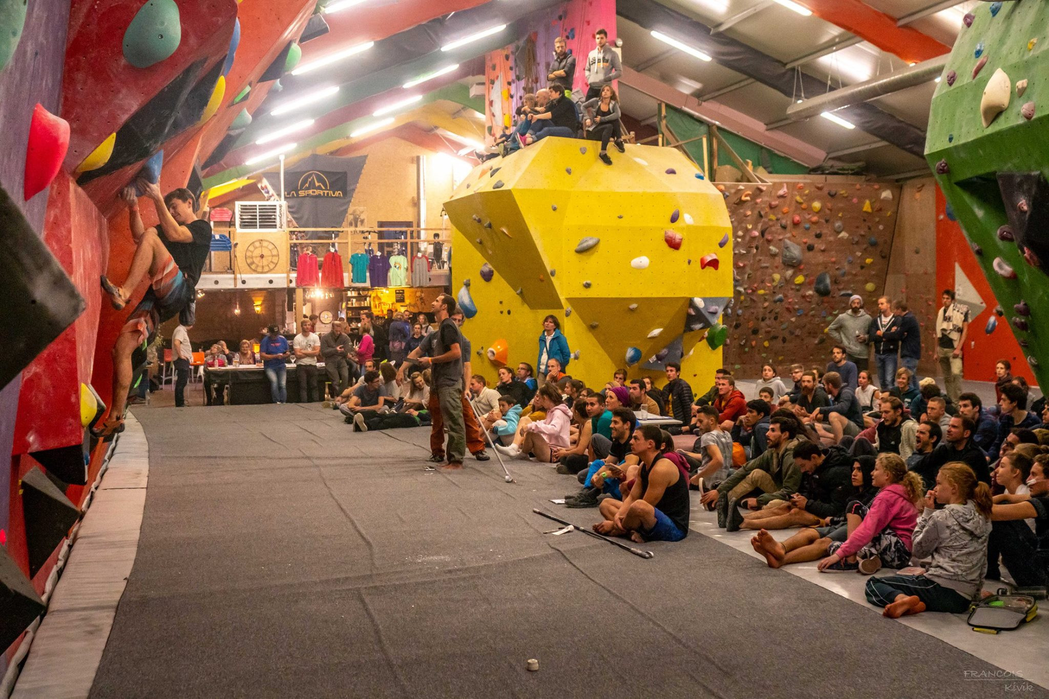 Kids Indoor Climbing
 Private indoor climbing courses for Kids at BeBloc