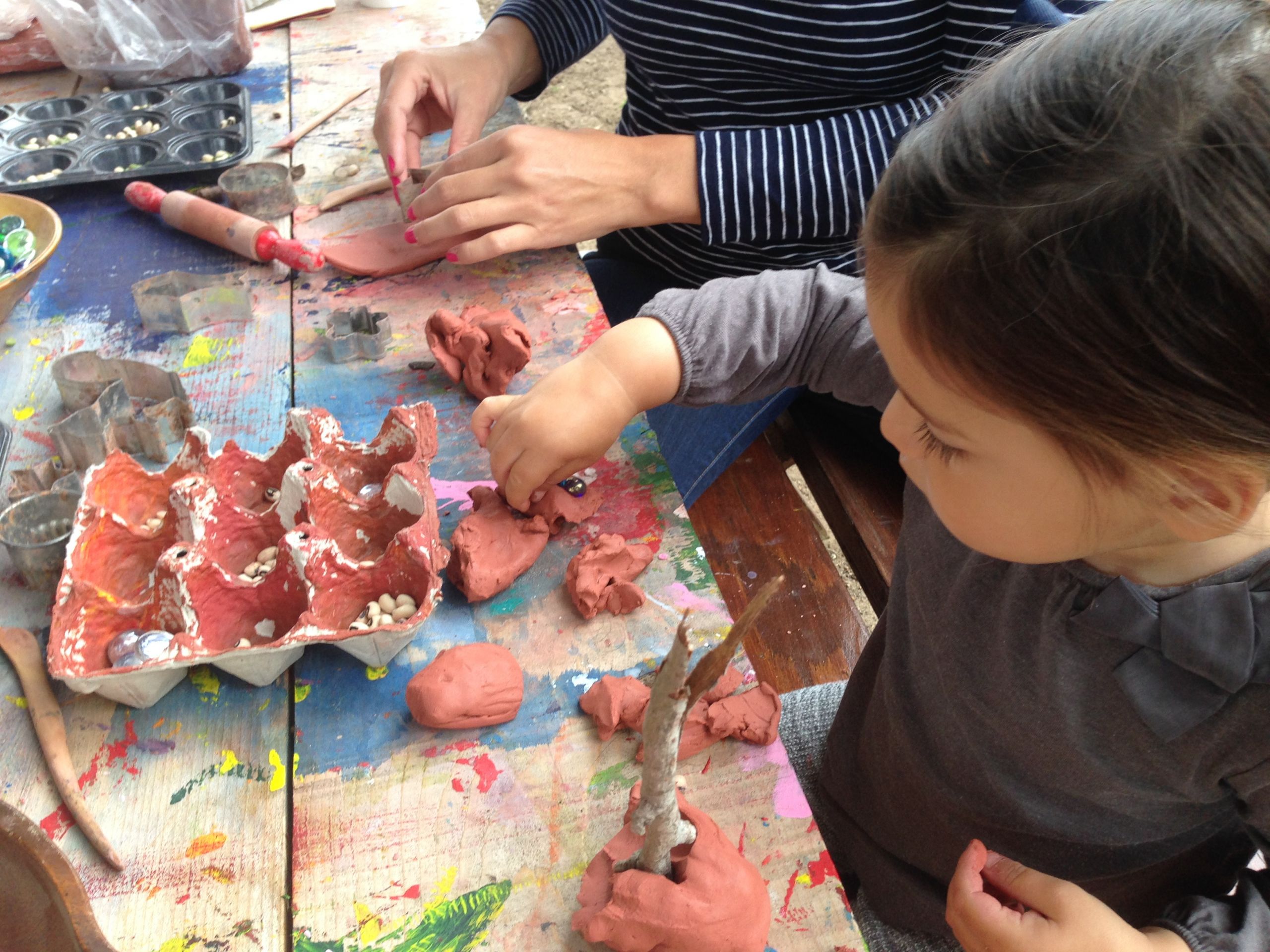 Kids Making Art
 Playing with clay can relieve stress for kids Art making