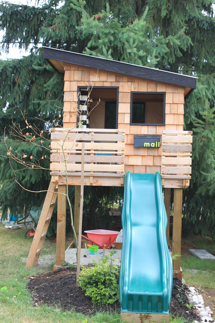 Kids Outdoor Fort
 10 DIY outdoor playsets — Tag & Tibby