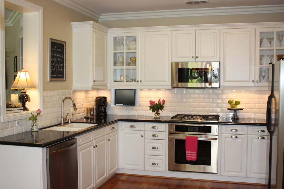 Kitchen Tiles Color
 Dress Your Kitchen In Style With Some White Subway Tiles