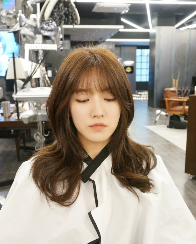 Kpop Hairstyle Female
 WAVY LAYERED CUT Kpop Korean Hair and Style