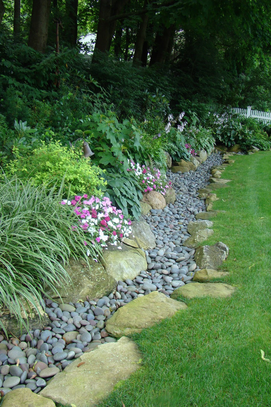 Landscape Edging Borders
 20 Cheap Creative and Modern Garden Edging Ideas