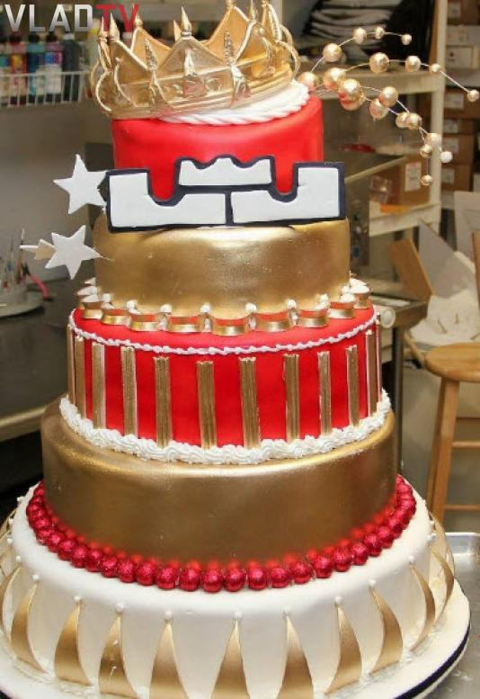 Lebron James Birthday Cake
 Baker Upset After Lebron James Rejects $3k Birthday Cake